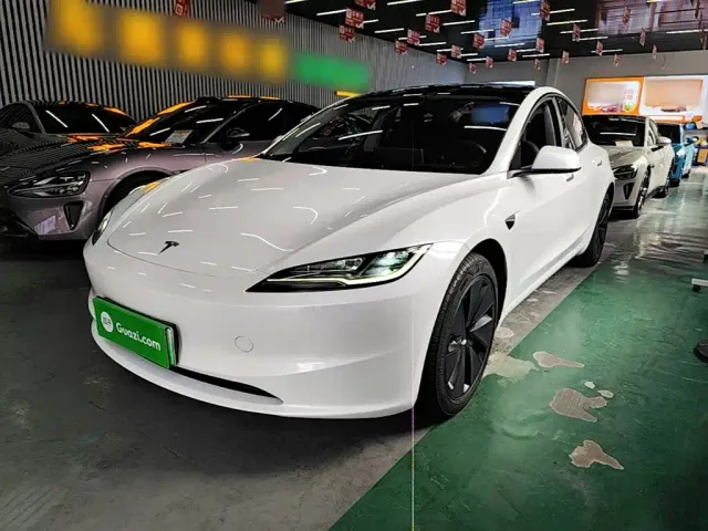 Фотография автомобиля — Tesla Model 3