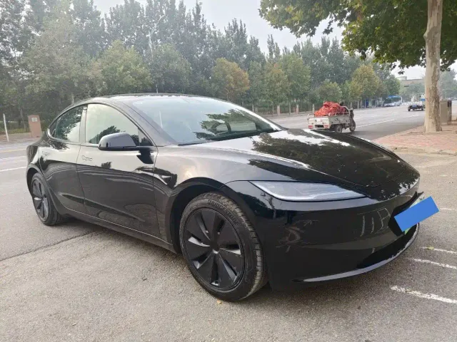 Tesla Model 3 — Фото автомобиля 2