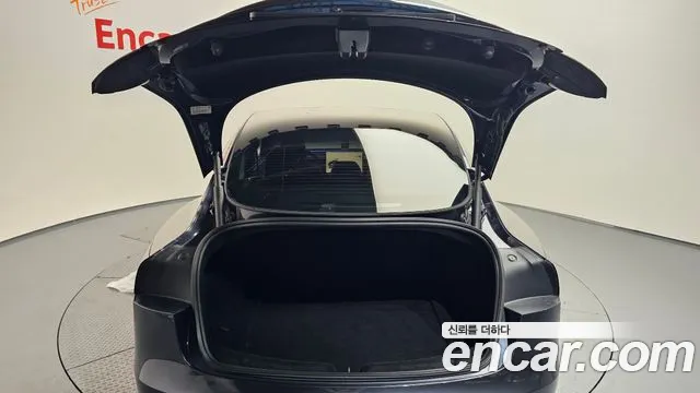Tesla Model 3 — Фото автомобиля 18