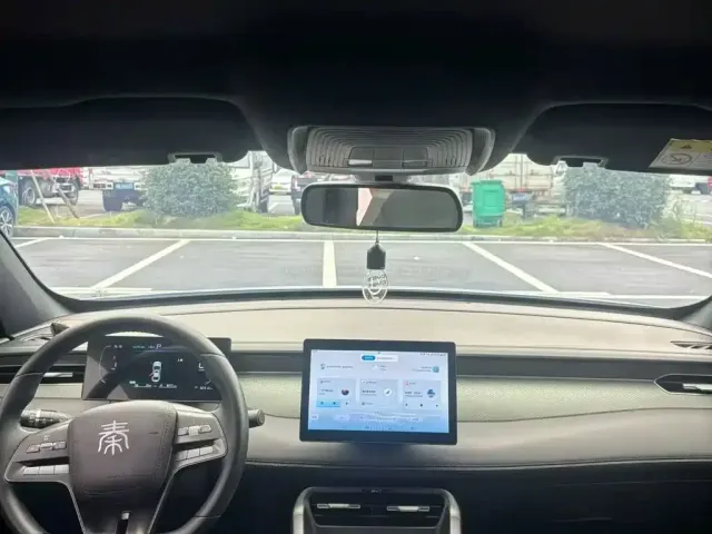 BYD Qin PLUS 2025 DM-i Smart Drive 55KM Leader — Фото автомобиля 5