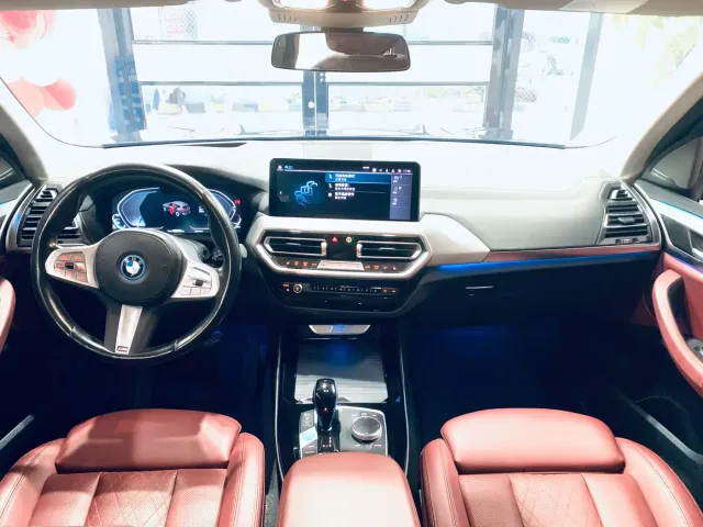 BMW iX3 — Фото автомобиля 8