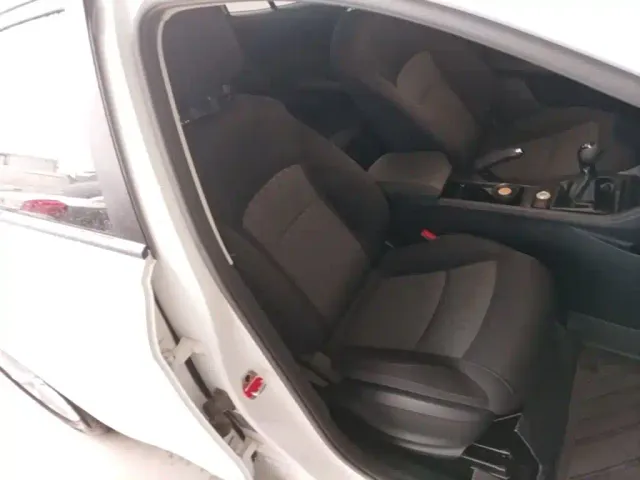 Roewe i5 — Фото автомобиля 24