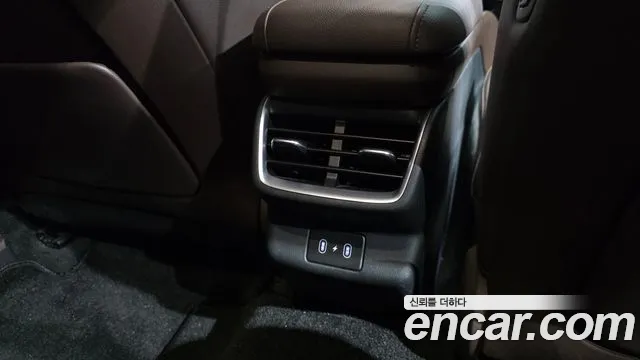 Hyundai Grandeur Grandeur (GN7) 2.5 Бензин 2WD — Фото автомобиля 26