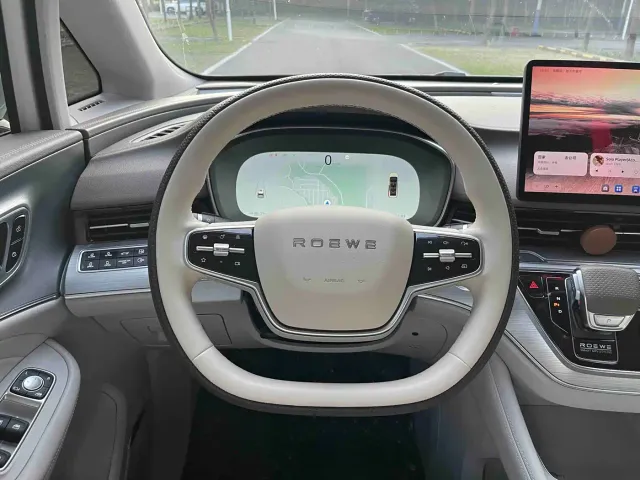 Roewe iMAX8 — Фото автомобиля 13