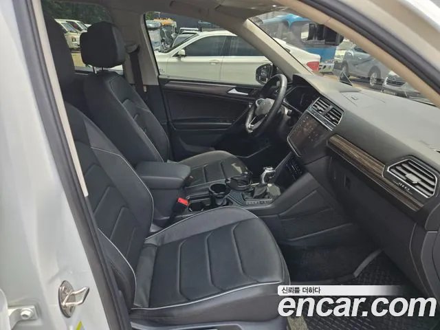 Volkswagen Tiguan — Фото автомобиля 12