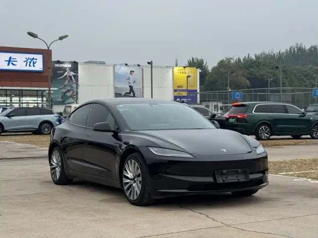 Tesla Model 3 2023 Rear-Wheel Drive — Фото автомобиля 3