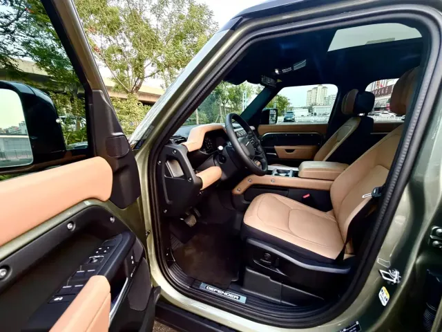 Land Rover Defender — Фото автомобиля 9