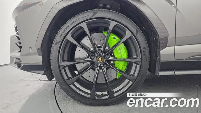 Lamborghini Urus — Фото автомобиля 5