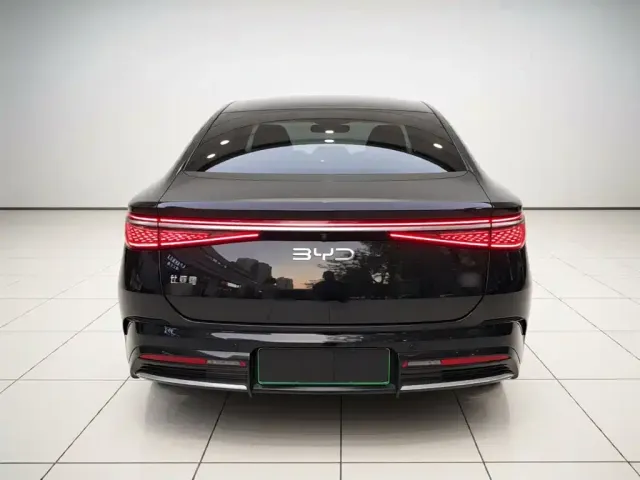 BYD Seal 2024 Glory Edition DM-i 1.5L 121km Luxury — Фото автомобиля 5