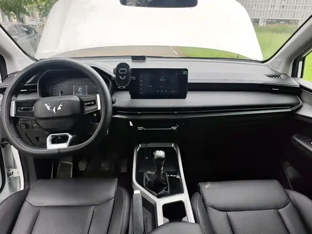 Wuling Jiachen — Фото автомобиля 9