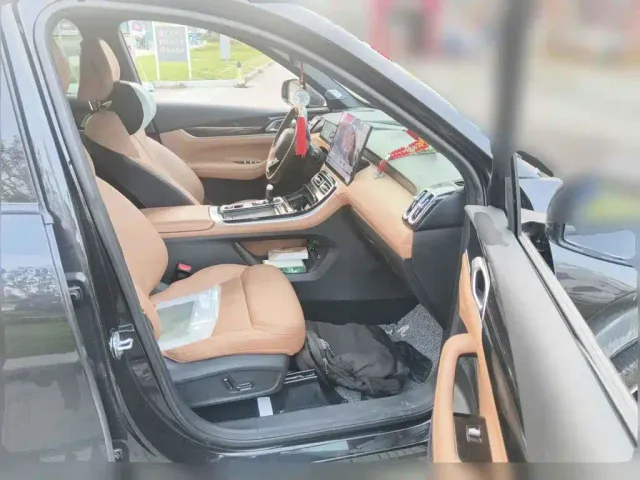 Geely Boyue L — Фото автомобиля 10