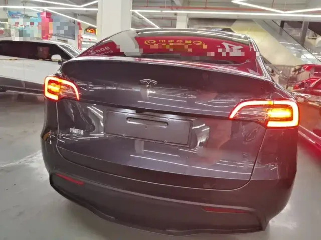 Tesla Model Y — Фото автомобиля 5