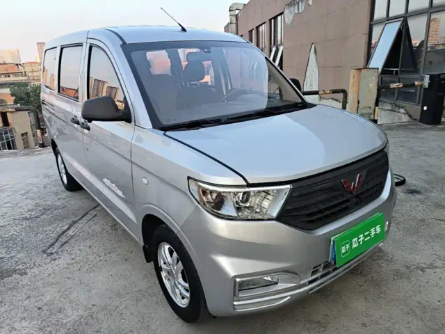 Wuling Hongguang V — Фото автомобиля 3