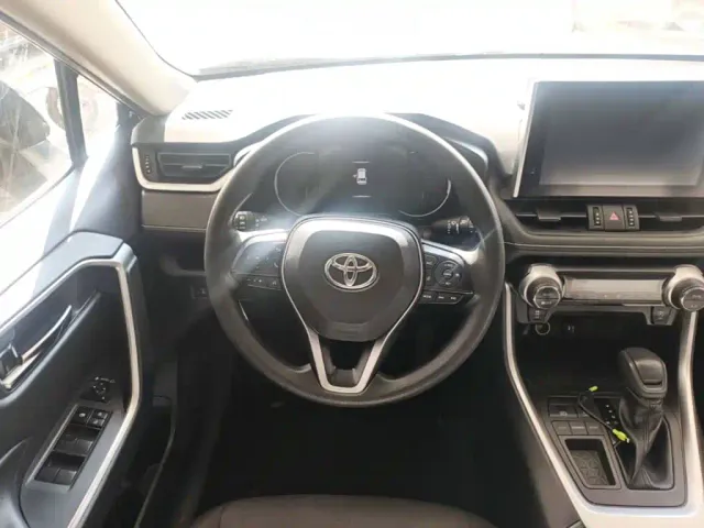 Toyota RAV4 — Фото автомобиля 10