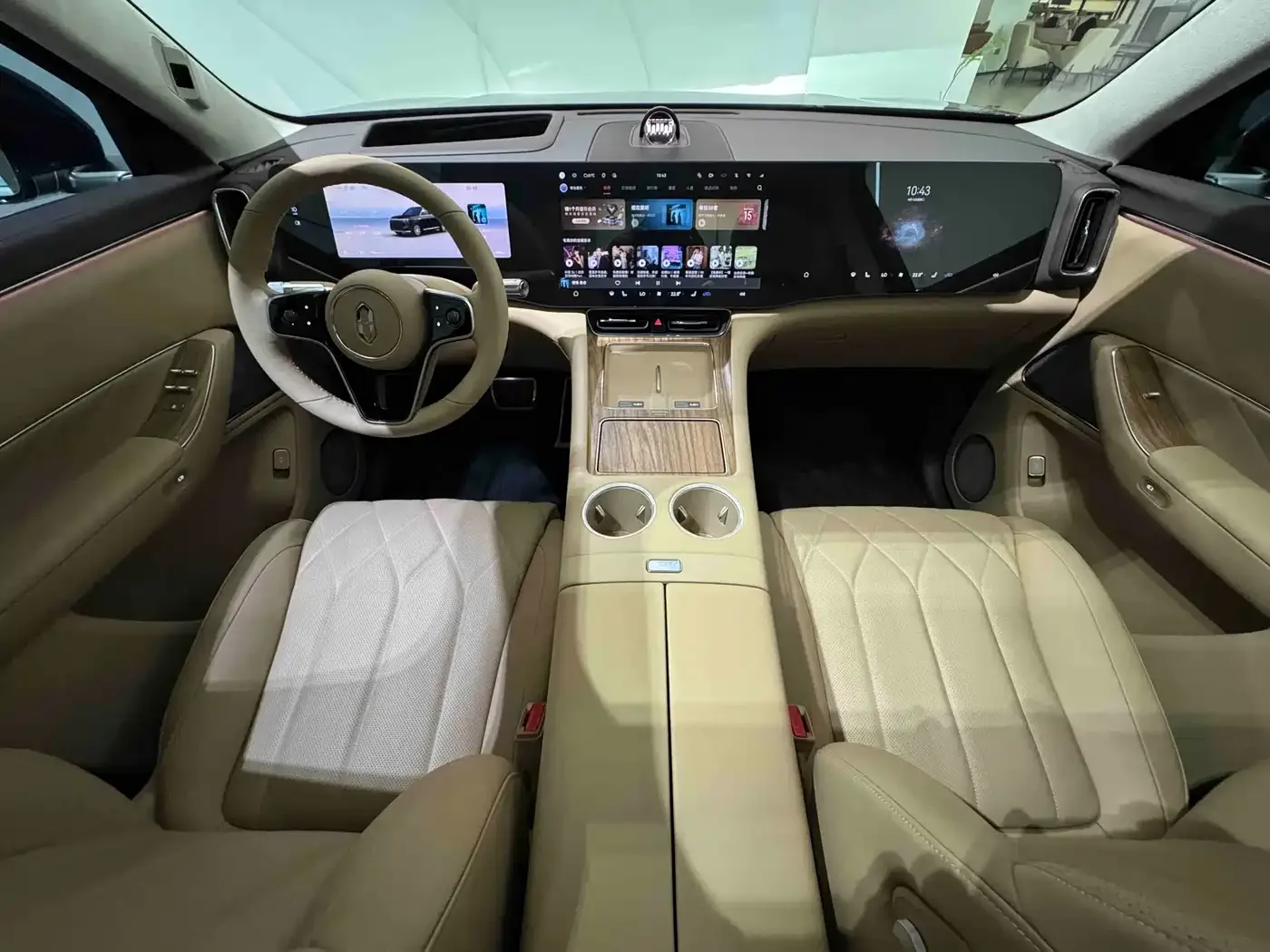 AITO Wenjie AITO M8 2025 Pure Electric Max+ 6-seater AWD — Фото автомобиля 13