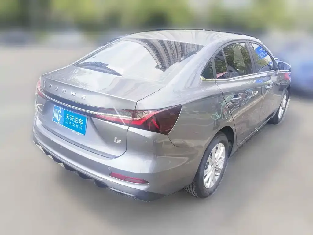 Roewe Roewe i5 2026 1.5L CVT Luxury — Фото автомобиля 2