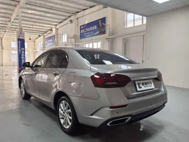 Geely Emgrand — Фото автомобиля 6