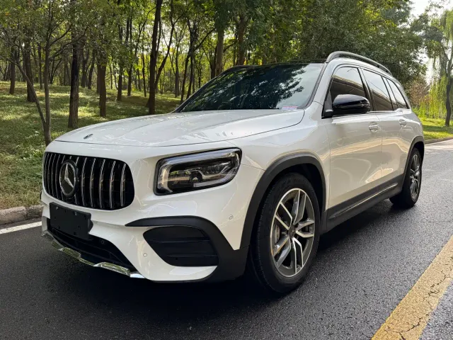 Фотография автомобиля — Mercedes-Benz GLB AMG
