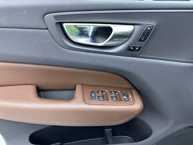 Volvo XC60 — Фото автомобиля 6