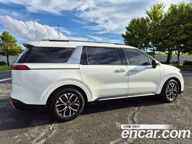 Kia Carnival Generation 4 — Фото автомобиля 5