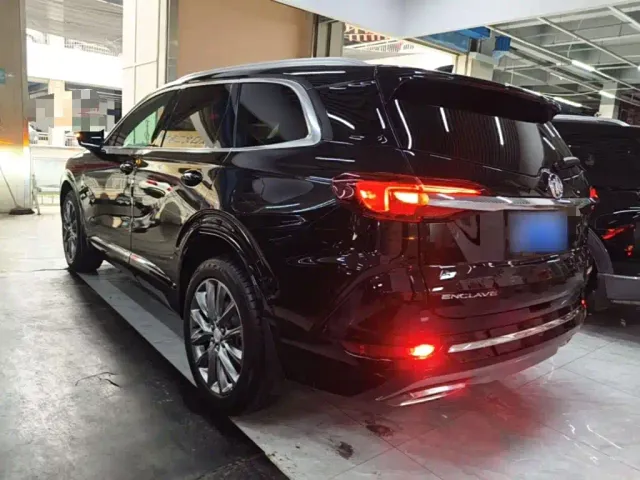 Buick Enclave — Фото автомобиля 4