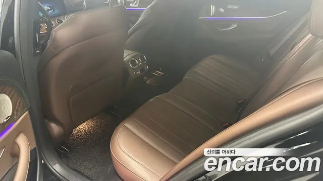 Mercedes-Benz E-Class — Фото автомобиля 10