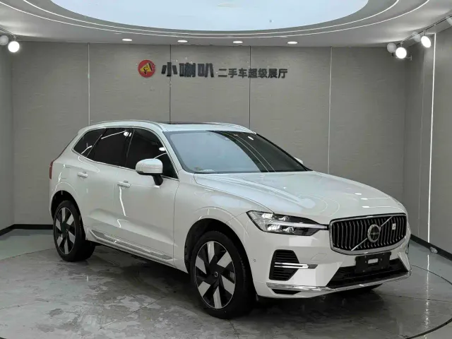 Volvo XC60 — Фото автомобиля 2