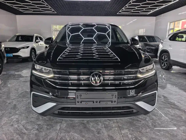 Фотография автомобиля — Volkswagen Tiguan L