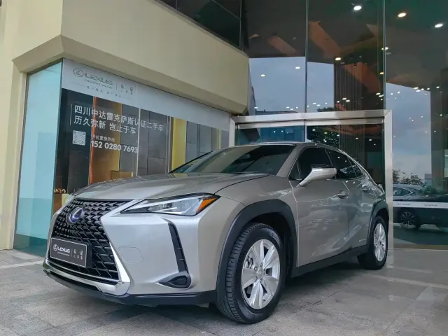 Lexus UX — Фото автомобиля 2