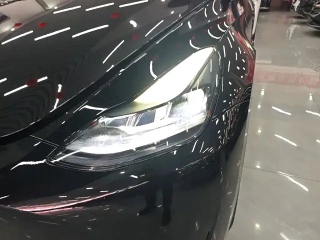 Tesla Model Y — Фото автомобиля 17