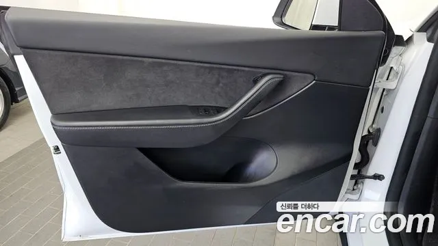 Tesla Model Y — Фото автомобиля 23