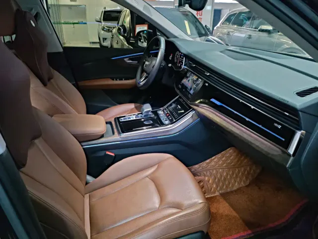 Audi Q7 — Фото автомобиля 12