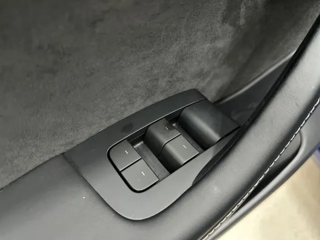 Tesla Model 3 — Фото автомобиля 5