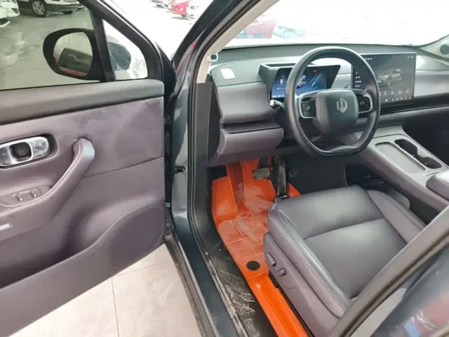 Leapmotor C10 — Фото автомобиля 15
