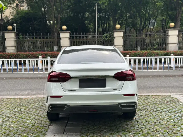 Geely Emgrand — Фото автомобиля 5