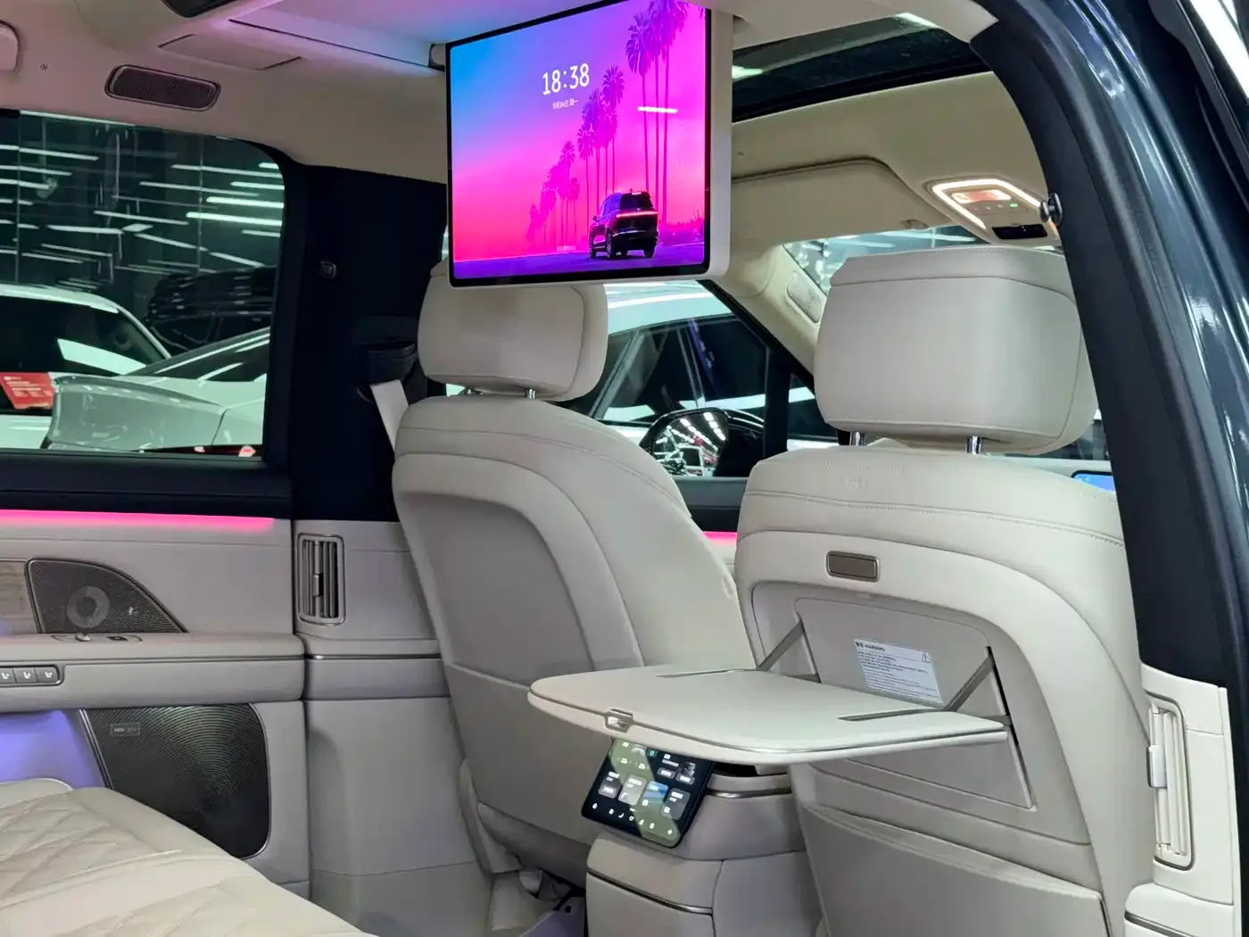 NIO NIO ES8 2025 Base Model 7-Seater — Фото автомобиля 17
