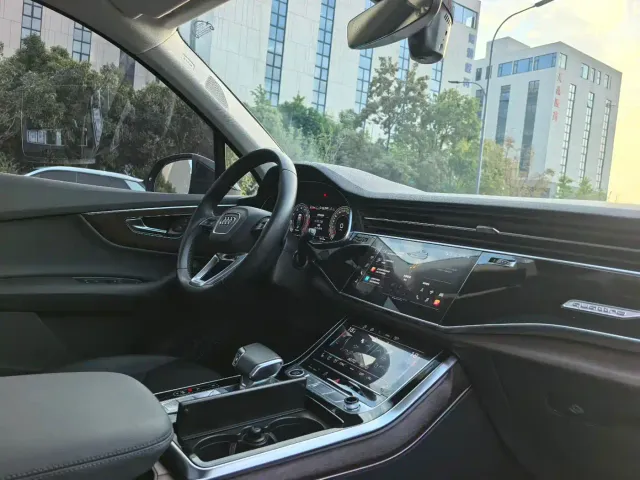 Audi Q7 — Фото автомобиля 6