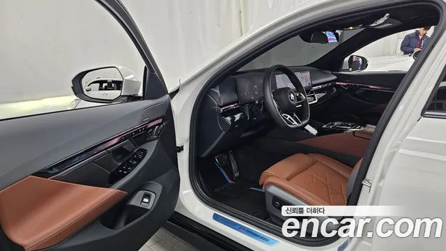 BMW 5 Series — Фото автомобиля 15