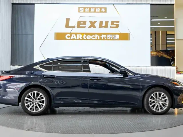 Lexus ES — Фото автомобиля 4