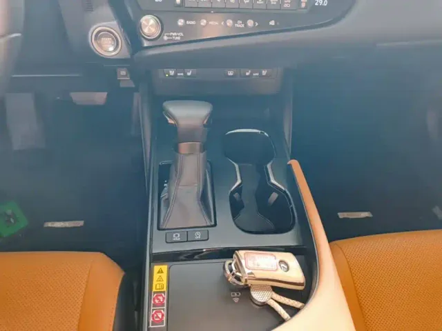 Lexus ES — Фото автомобиля 13