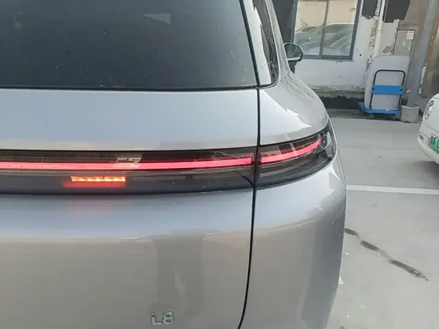 Li Auto L8 — Фото автомобиля 7