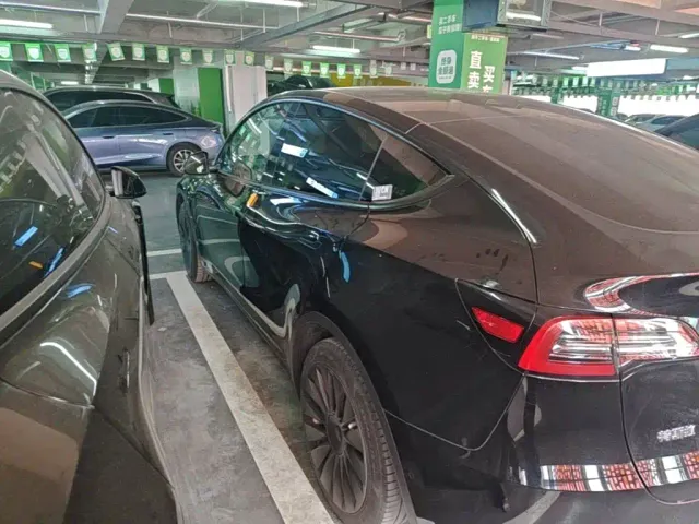Tesla Model Y — Фото автомобиля 26