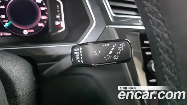 Volkswagen Tiguan Tiguan 2 поколение 2.0 TDI Premium — Фото автомобиля 17