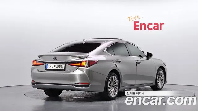 Фотография автомобиля — Lexus ES