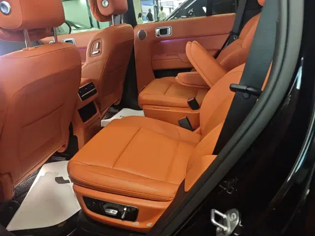 Li Auto L8 — Фото автомобиля 16