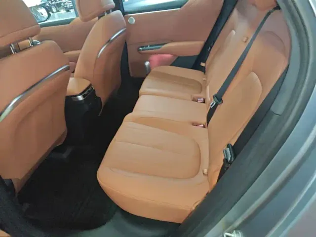 Changan Qiyuan E07 — Фото автомобиля 16