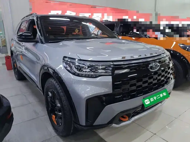 Ford Explorer — Фото автомобиля 3