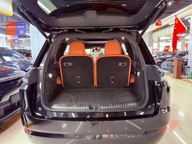 Li Auto L9 — Фото автомобиля 13