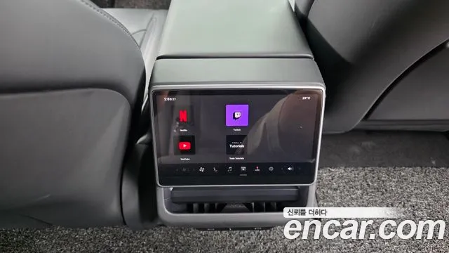 Tesla Model 3 — Фото автомобиля 15