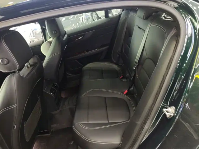 Jaguar XEL — Фото автомобиля 16